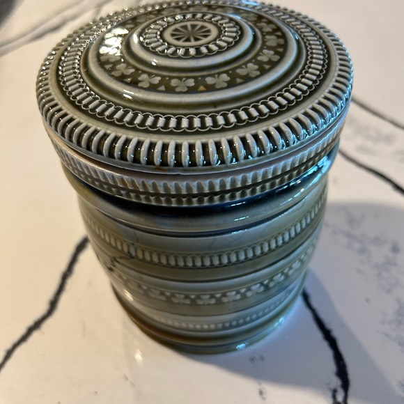 Wade Irish porcelain shamrock, tobacco, humidor jar with lockable lid. - Picture 3 of 7